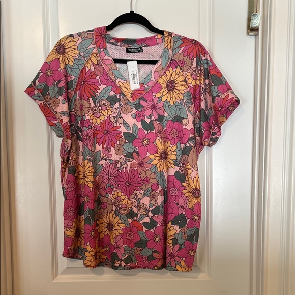 HEIMISH USA Multicolor Floral Short Sleeve Top Size Small - Picture 1 of 5